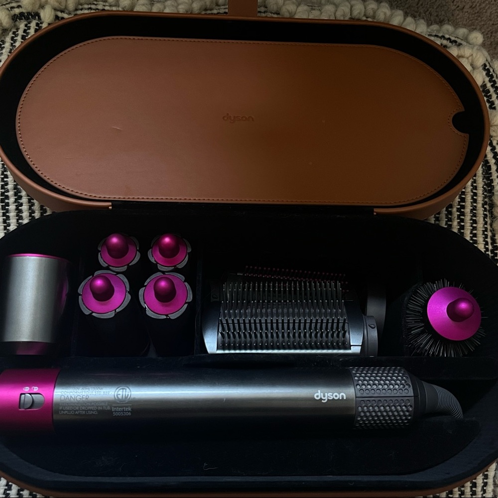 NWT Dyson airwrap